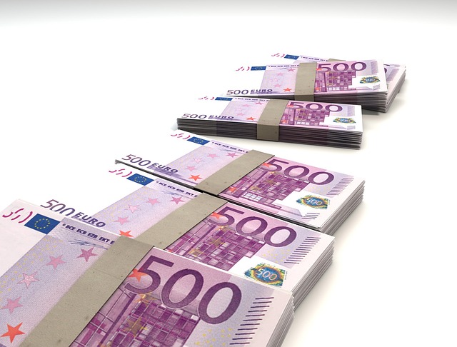 spousta bankovek